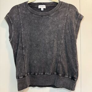 Evereve Woman’s Size Medium sleeveless cropped sweatshirt in Charcoal